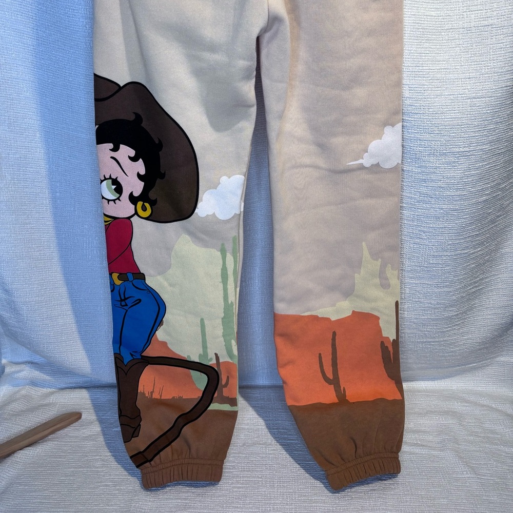 Betty Boop ‘Giddy Up' Beige Graphic Sweatpants - Picture 2 of 3